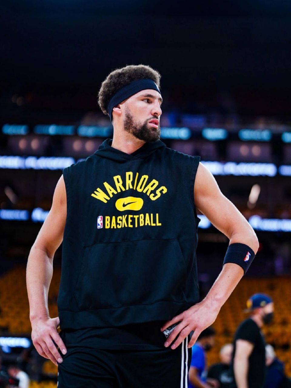 布伦森单打哈克斯：一场篮球场上的视觉盛宴（布伦森单挑哈克斯：球场上的震撼视觉秀）