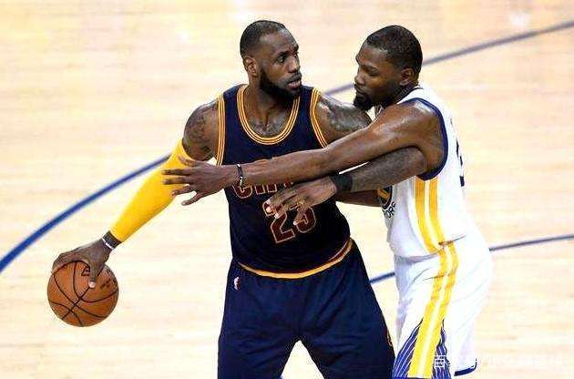 巴萨严打黄牛，追捕323起法兰克福球迷转售案件！（巴萨重拳整治黄牛，追查法兰克福球迷323起转售案）