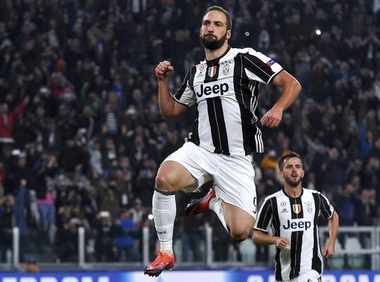 常州举办足球音乐晚会，黄紫昌夫妇甜蜜献唱《小酒窝》（常州举行足球音乐之夜，黄紫昌夫妇深情合唱《小酒窝）