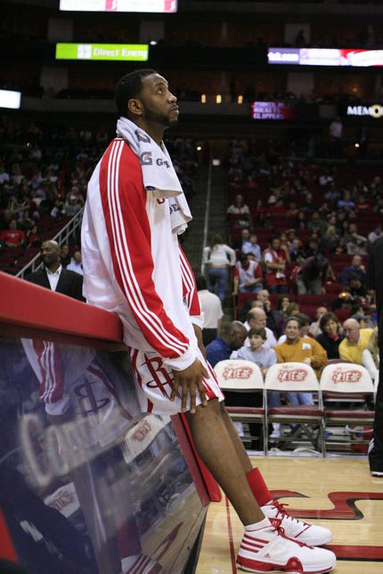 还算强队吗？火箭最近两场失利连续被垫底球队大逆转（火箭近两场连遭垫底队逆转，强队成色存疑）