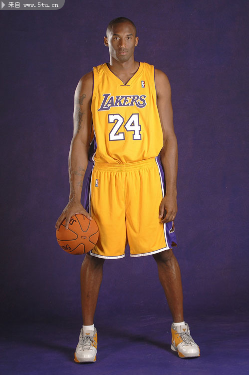 球迷在青年欧冠里对切尔西球员进行种族歧视，卡拉巴赫被罚款（青年欧冠发生针对切尔西球员的种族歧视事件，卡拉巴赫被罚款）