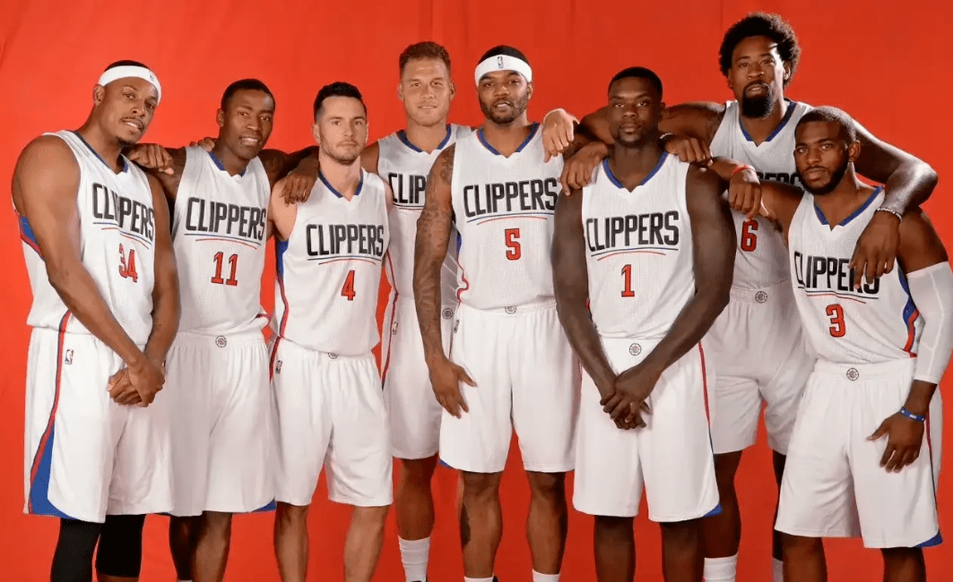 库蒂尼奥为小儿子庆祝生日，一家人身穿他效力过球队的球衣（库蒂尼奥为幼子庆生，全家齐穿其昔日球队球衣）